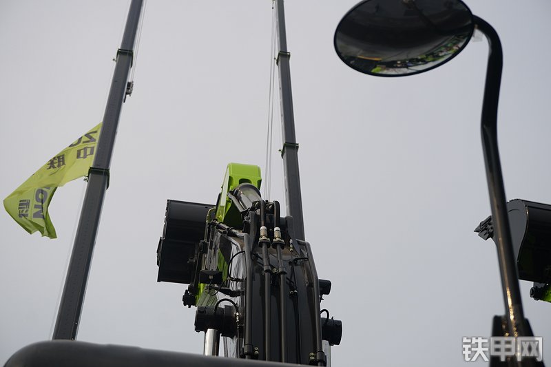 中联重科ZE365E-10挖掘机局部