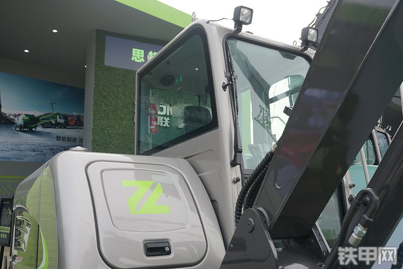 中联重科ZE60E-10挖掘机局部