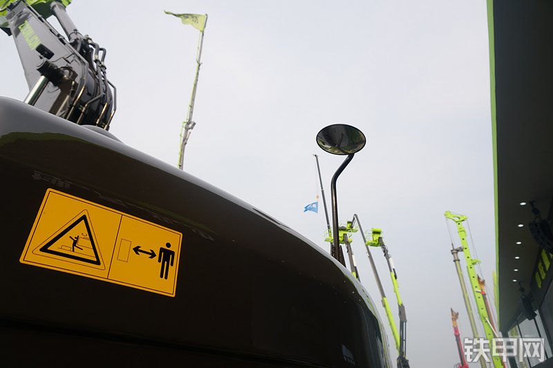 中联重科ZE245E-10挖掘机局部