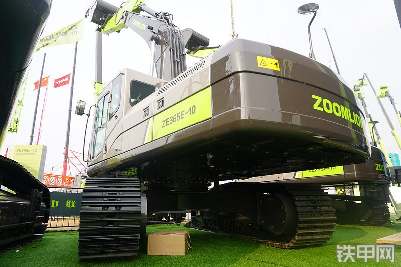中联重科ZE365E-10挖掘机整机外观