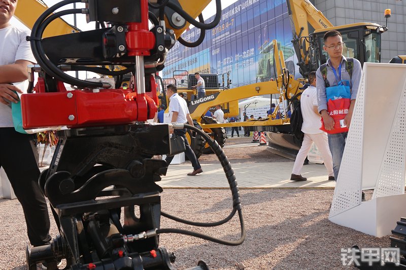 柳工9018F挖掘机局部