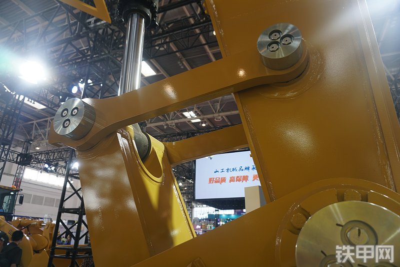 卡特彼勒新一代CAT®345 GC 液压挖掘机局部