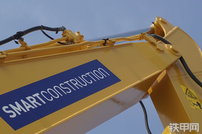 小松PC200i-10挖掘机局部