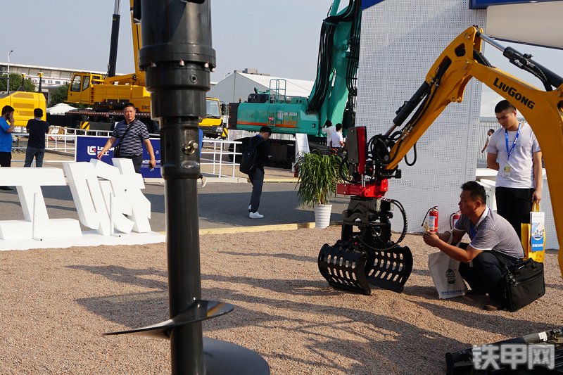 柳工CLG906F挖掘机局部