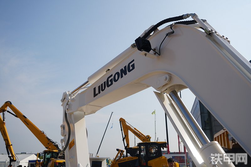 柳工CLG906E-EV挖掘机局部