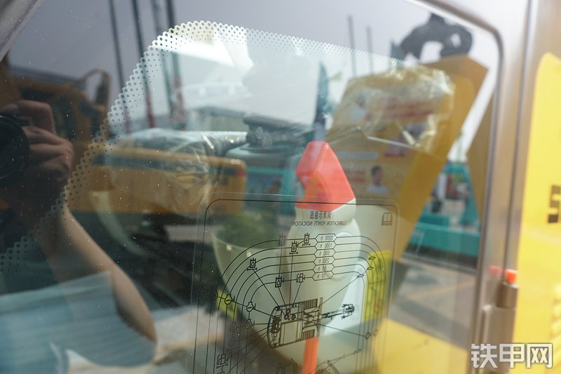 山东临工E655F挖掘机局部