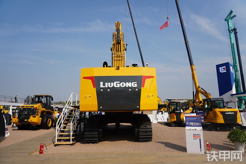 柳工CLG990F挖掘机整机外观