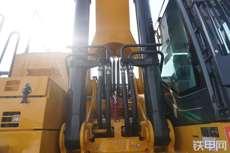 柳工CLG990F挖掘机局部