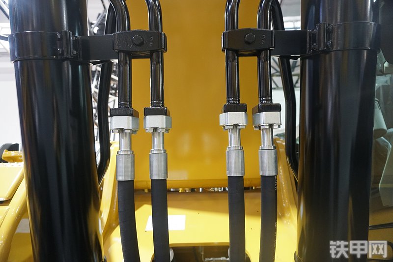 卡特彼勒新一代CAT®345 GC 液压挖掘机局部