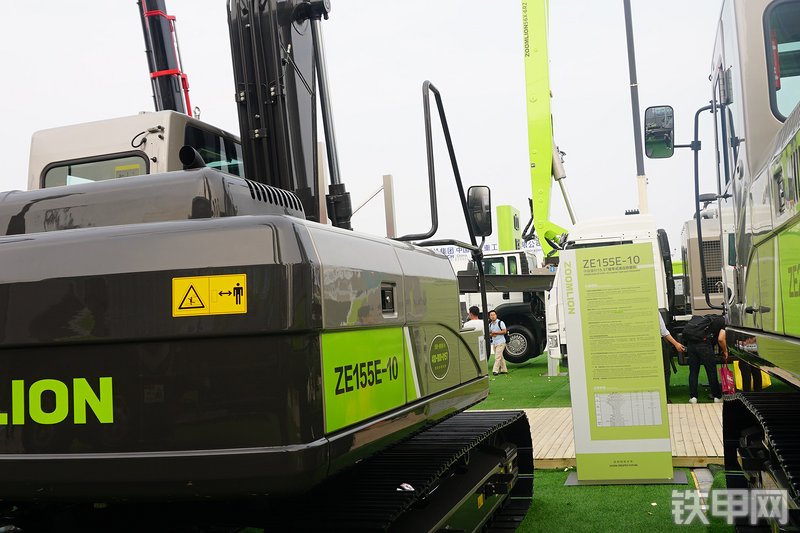 中联重科ZE155E-10挖掘机局部