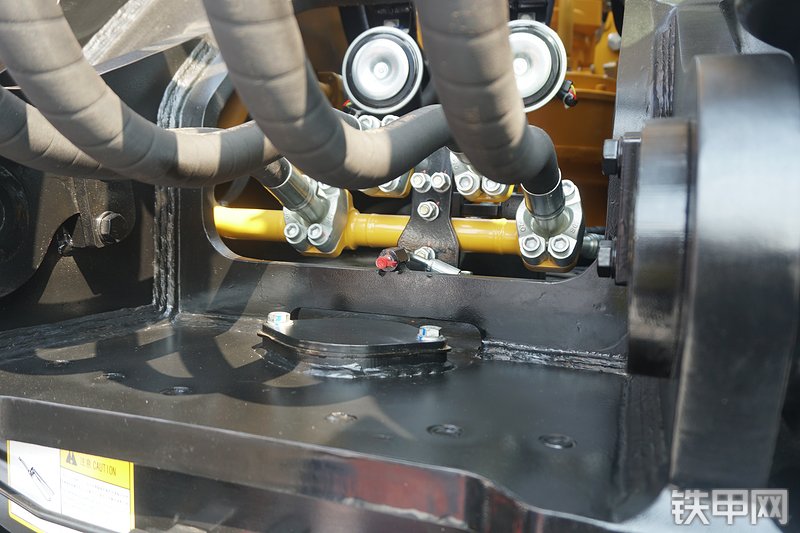 三一重工SY375H挖掘机局部