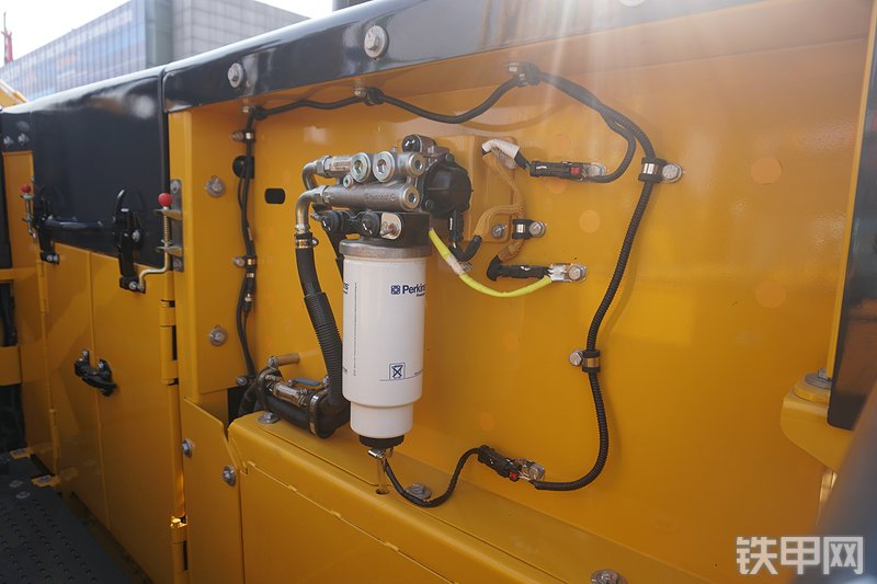 柳工CLG990F挖掘机局部