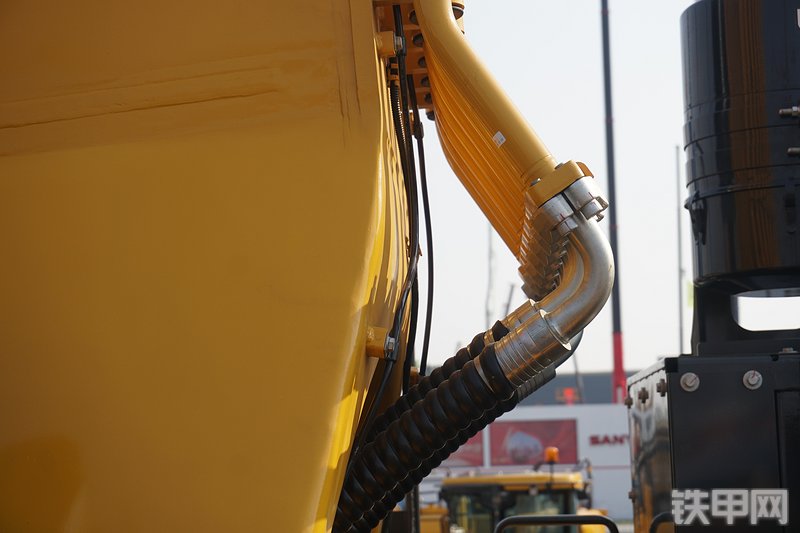 柳工CLG990F挖掘机局部