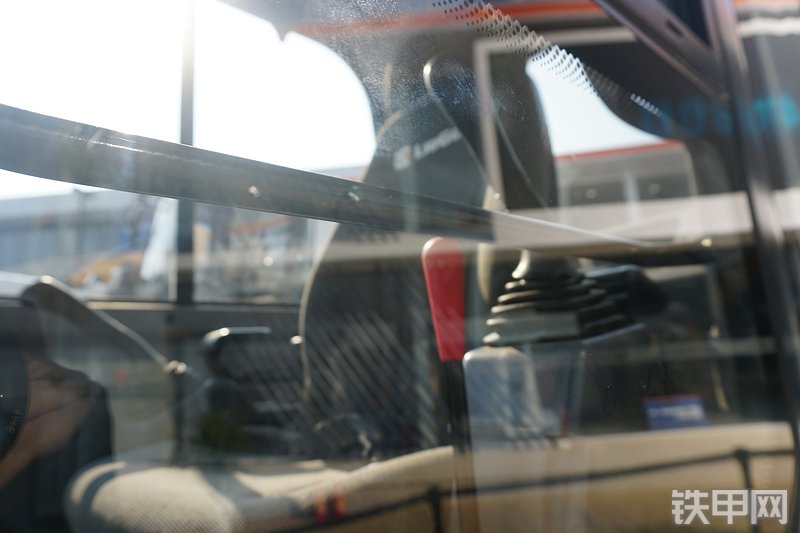 柳工CLG906E-EV挖掘机局部