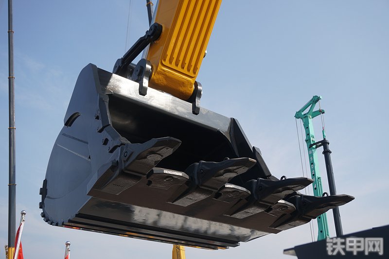 柳工CLG990F挖掘机局部