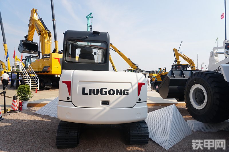 柳工CLG906E-EV挖掘机整机外观