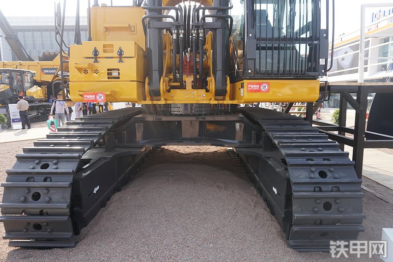 柳工CLG990F挖掘机局部