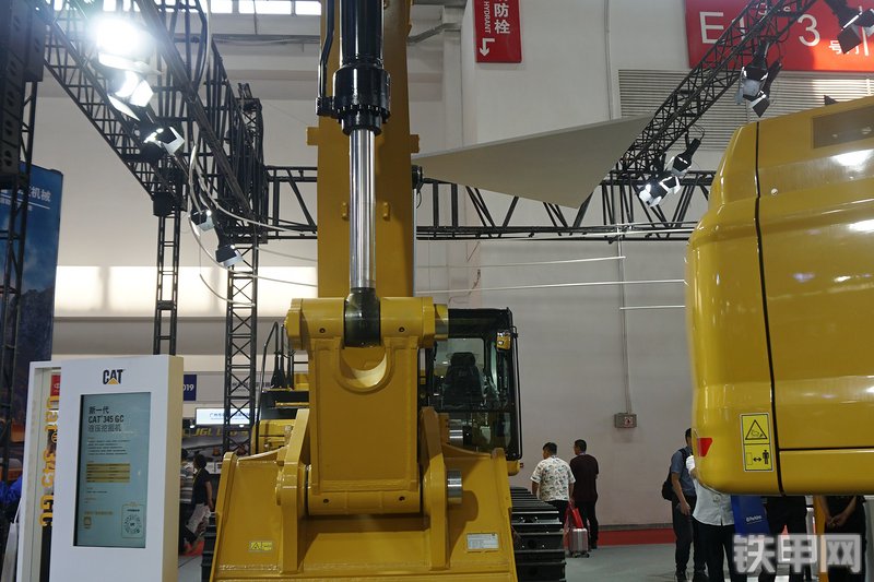 卡特彼勒新一代CAT®345 GC 液压挖掘机整机外观