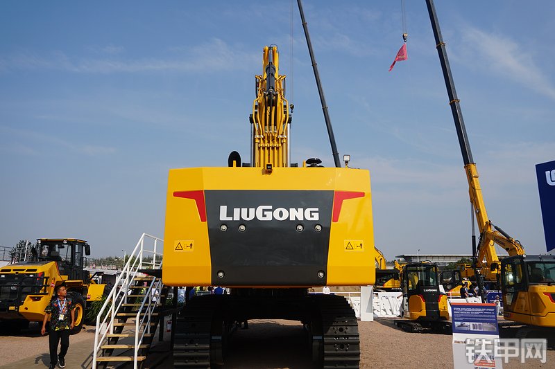 柳工CLG990F挖掘机整机外观