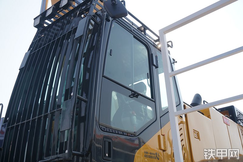 柳工CLG990F挖掘机局部