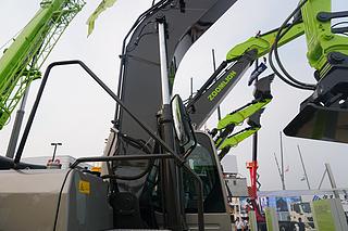 中联重科ZE215E-10挖掘机局部