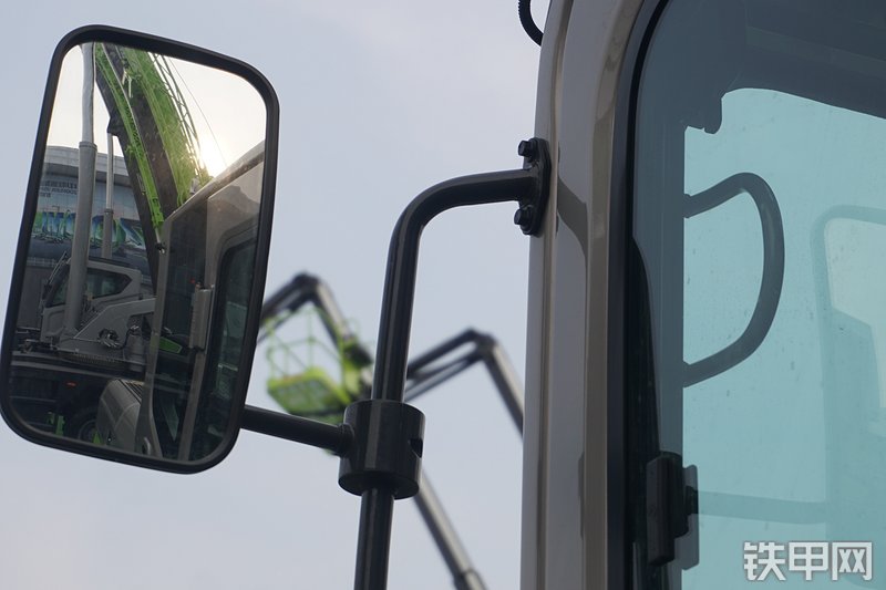 中联重科ZE205E-10挖掘机局部