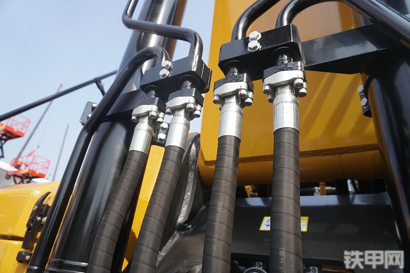 三一重工SY375H挖掘机局部