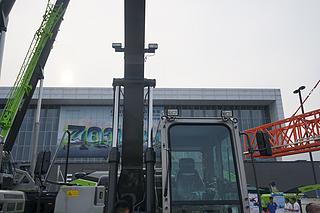 中联重科ZE135E-10挖掘机局部