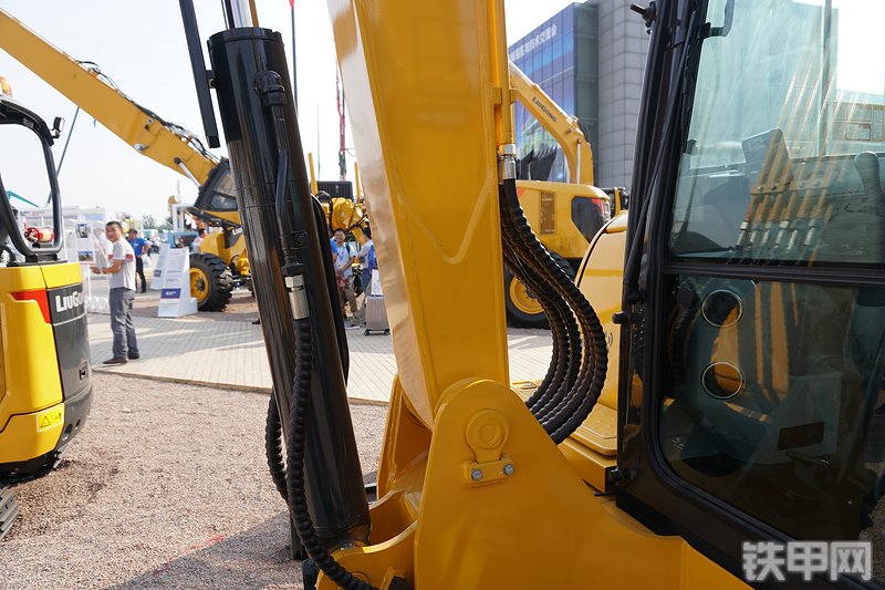 柳工CLG906F挖掘机局部