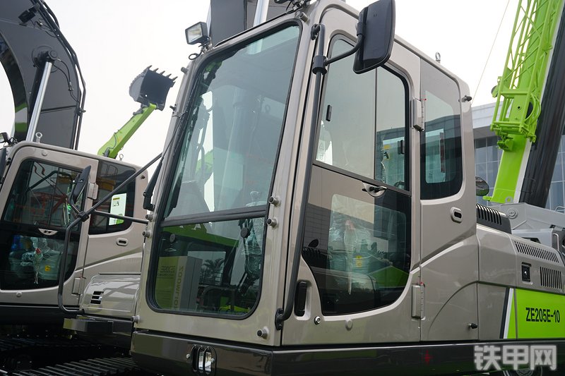 中联重科ZE205E-10挖掘机局部