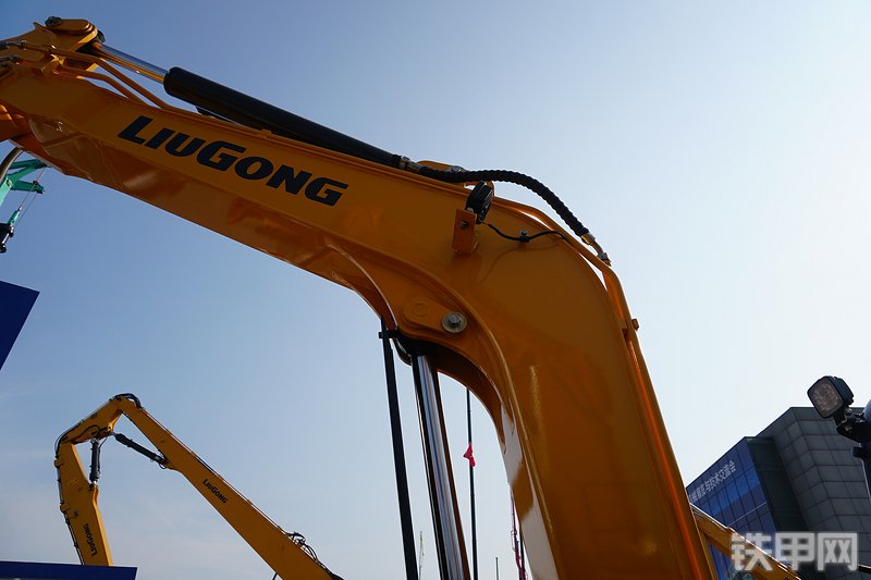 柳工CLG906F挖掘机局部