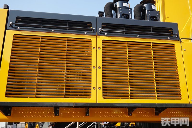 柳工CLG990F挖掘机局部