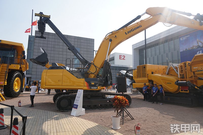 柳工CLG936F挖掘机整机外观