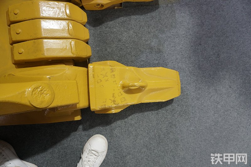 卡特彼勒新一代CAT®345 GC 液压挖掘机局部