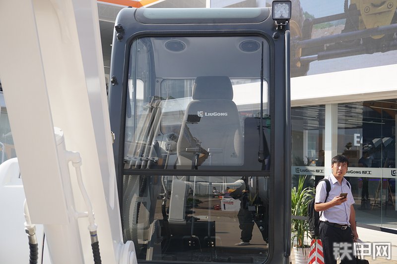 柳工CLG906E-EV挖掘机局部