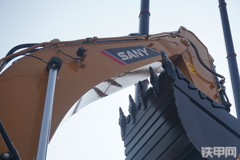 三一重工SY375H挖掘机局部