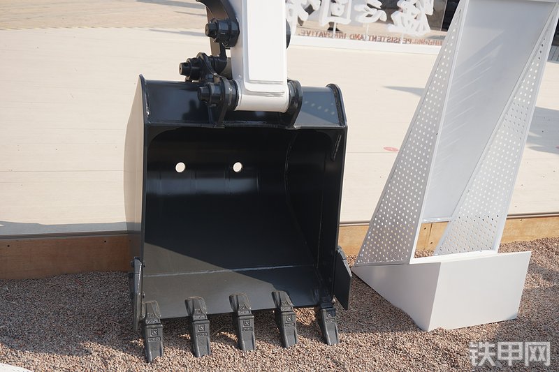 柳工CLG906E-EV挖掘机局部