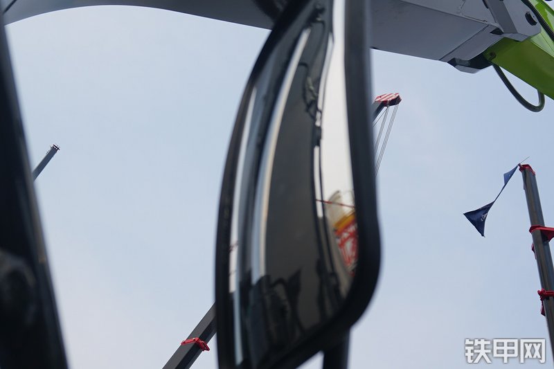 中联重科ZE135E-10挖掘机局部