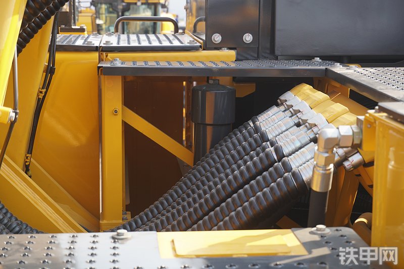 柳工CLG990F挖掘机局部