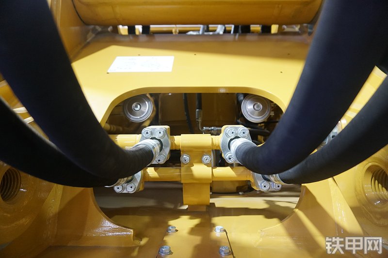 卡特彼勒新一代CAT®345 GC 液压挖掘机局部