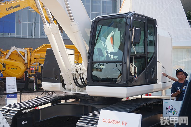 柳工CLG922F-EV挖掘机整机外观