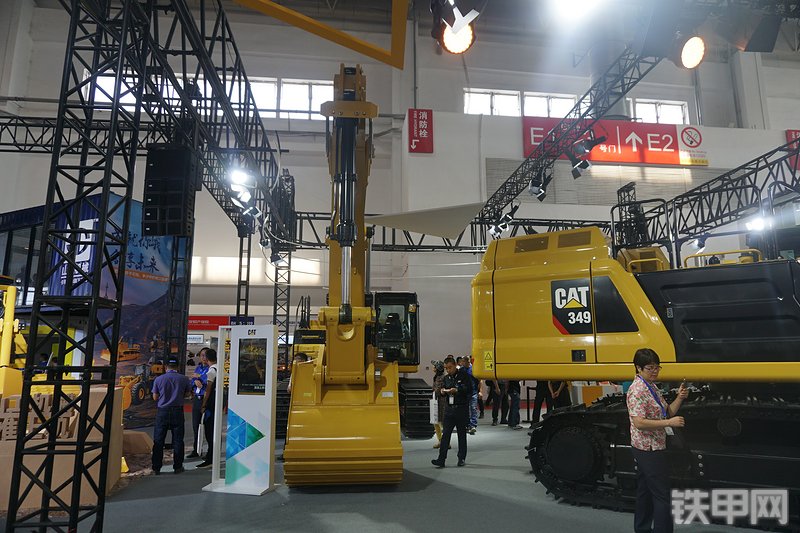 卡特彼勒新一代CAT®345 GC 液压挖掘机整机外观