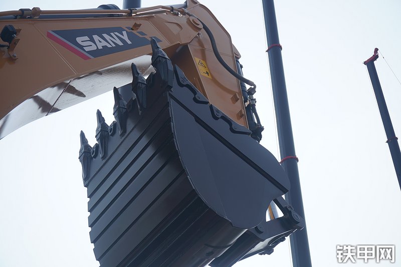 三一重工SY375H挖掘机局部