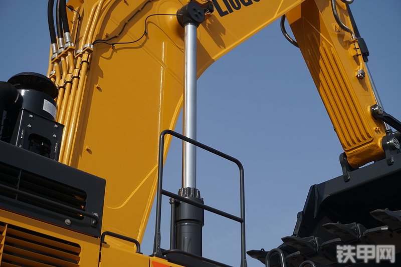 柳工CLG990F挖掘机局部