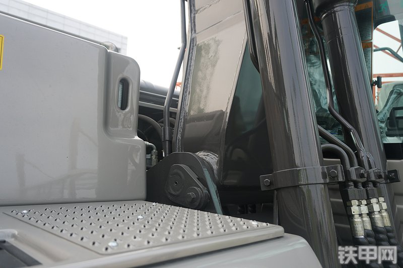 中联重科ZE155E-10挖掘机局部