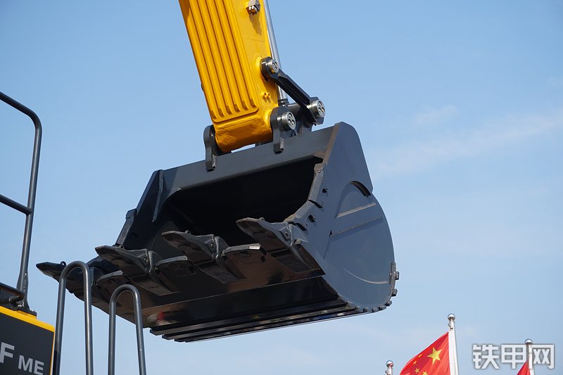 柳工CLG990F挖掘机局部