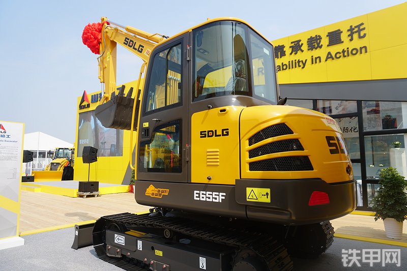 山东临工E655F挖掘机整机外观