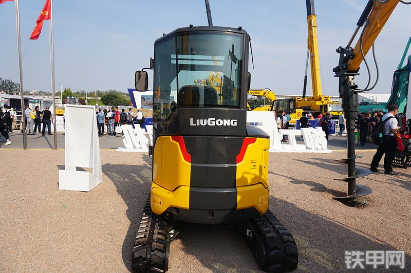 柳工CLG9025FZTS挖掘机整机外观