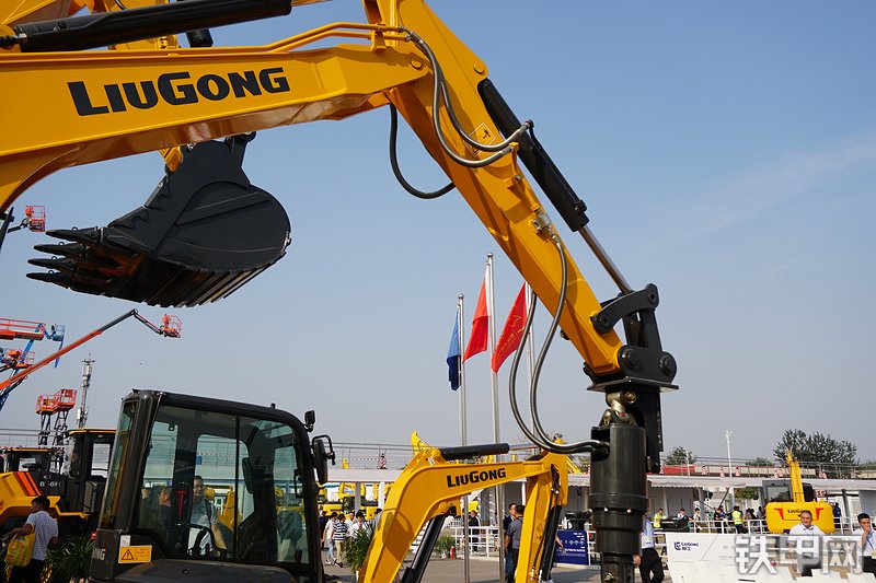 柳工CLG906F挖掘机局部