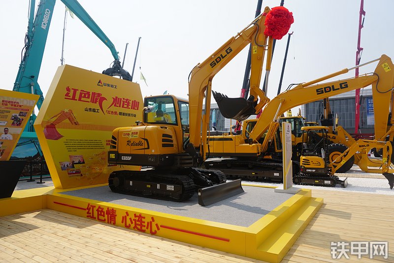 山东临工E655F挖掘机整机外观